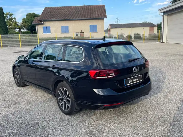 Volkswagen Passat view 7