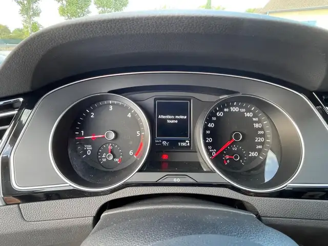 Volkswagen Passat view 11