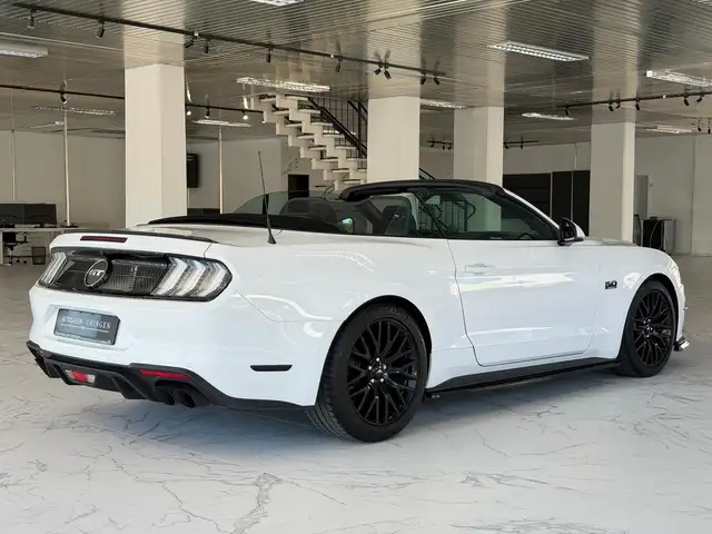 Ford Mustang view 6