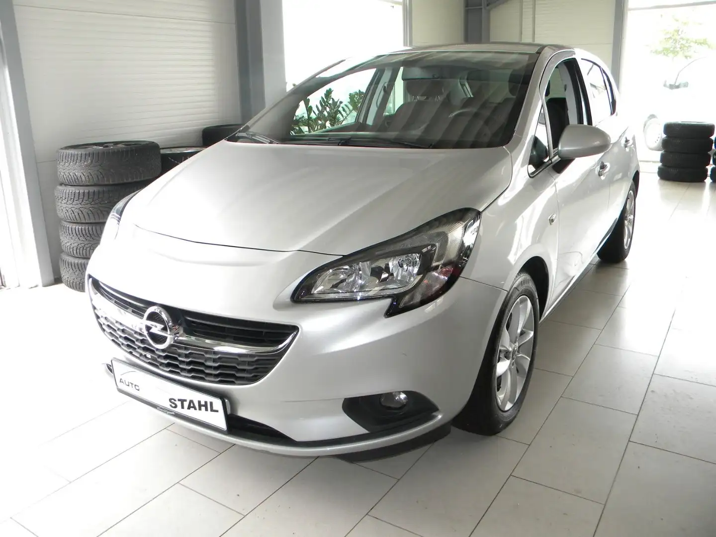Opel Corsa E ON Zilver - 1