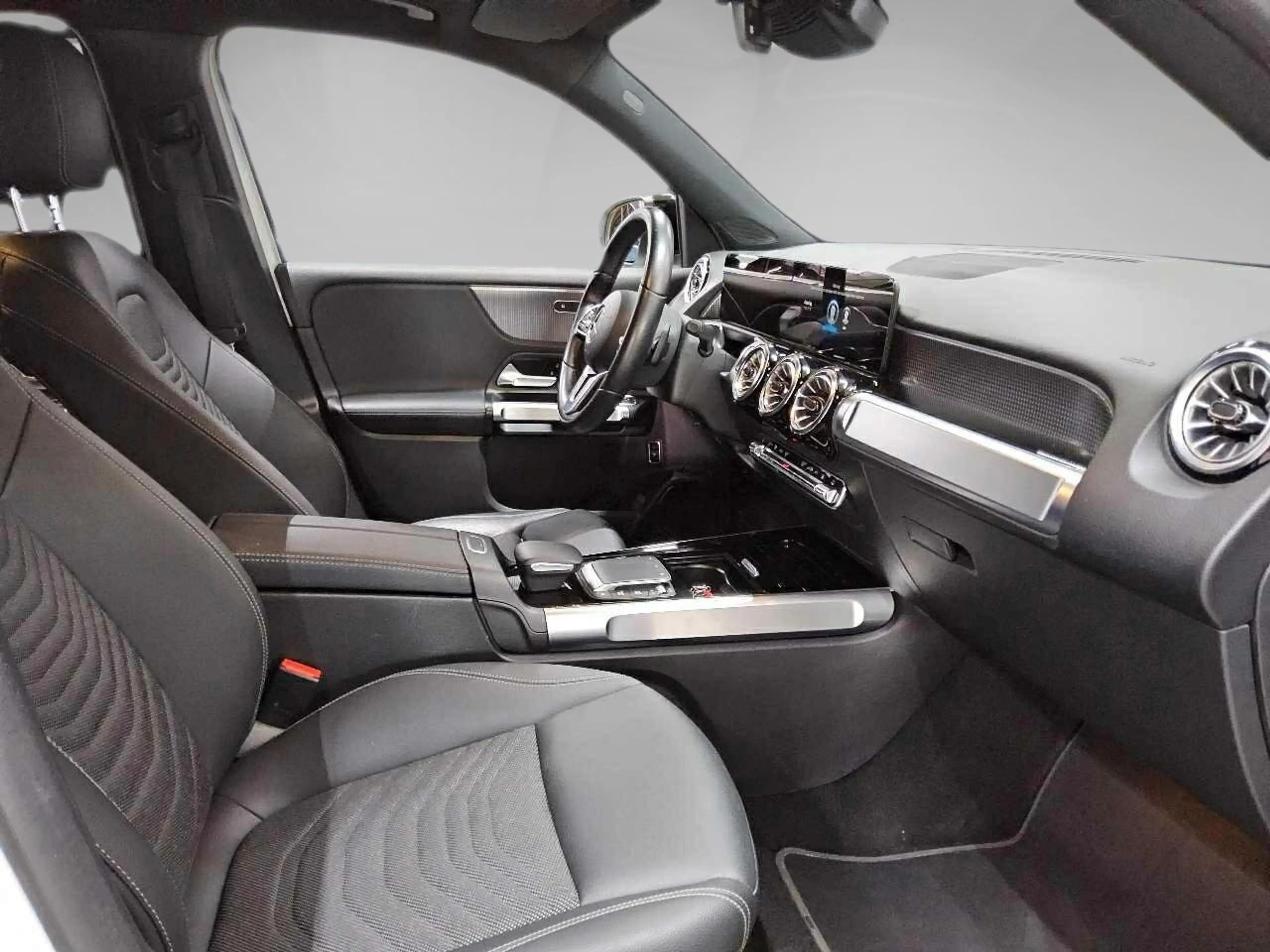 Mercedes-Benz EQB 250 + Pano S-Dach ACC BLIS Key — photo 9