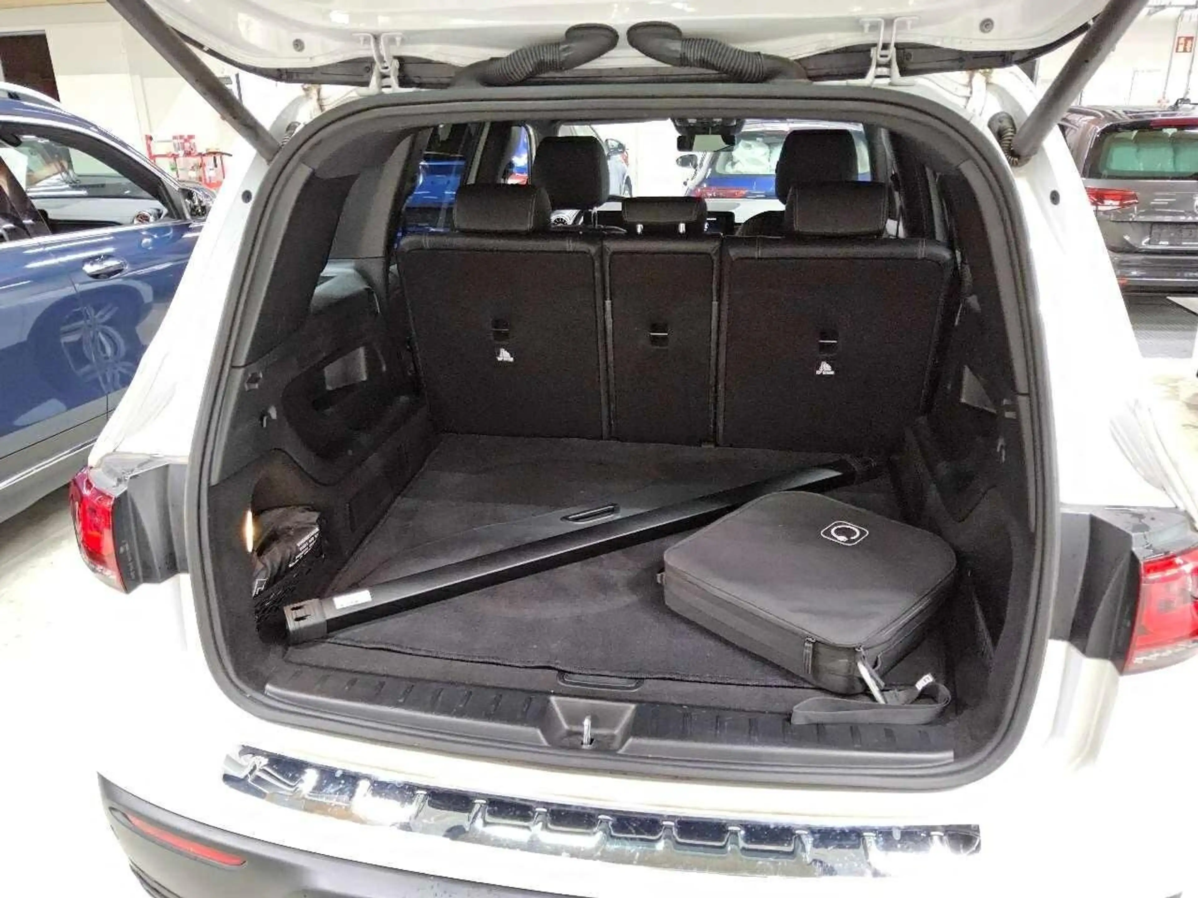 Mercedes-Benz EQB 250 + Pano S-Dach ACC BLIS Key — photo 13