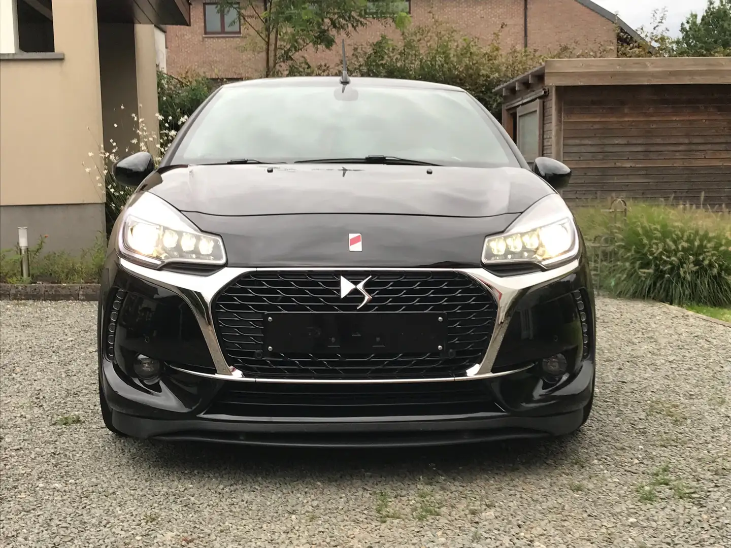 DS Automobiles DS 3 PERFORMANCE CABRIO 208THP Siyah - 1
