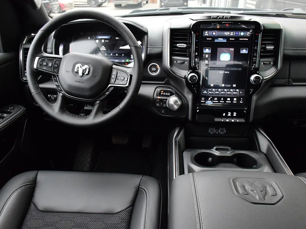 RAM 1500 снимка RAM 1500
