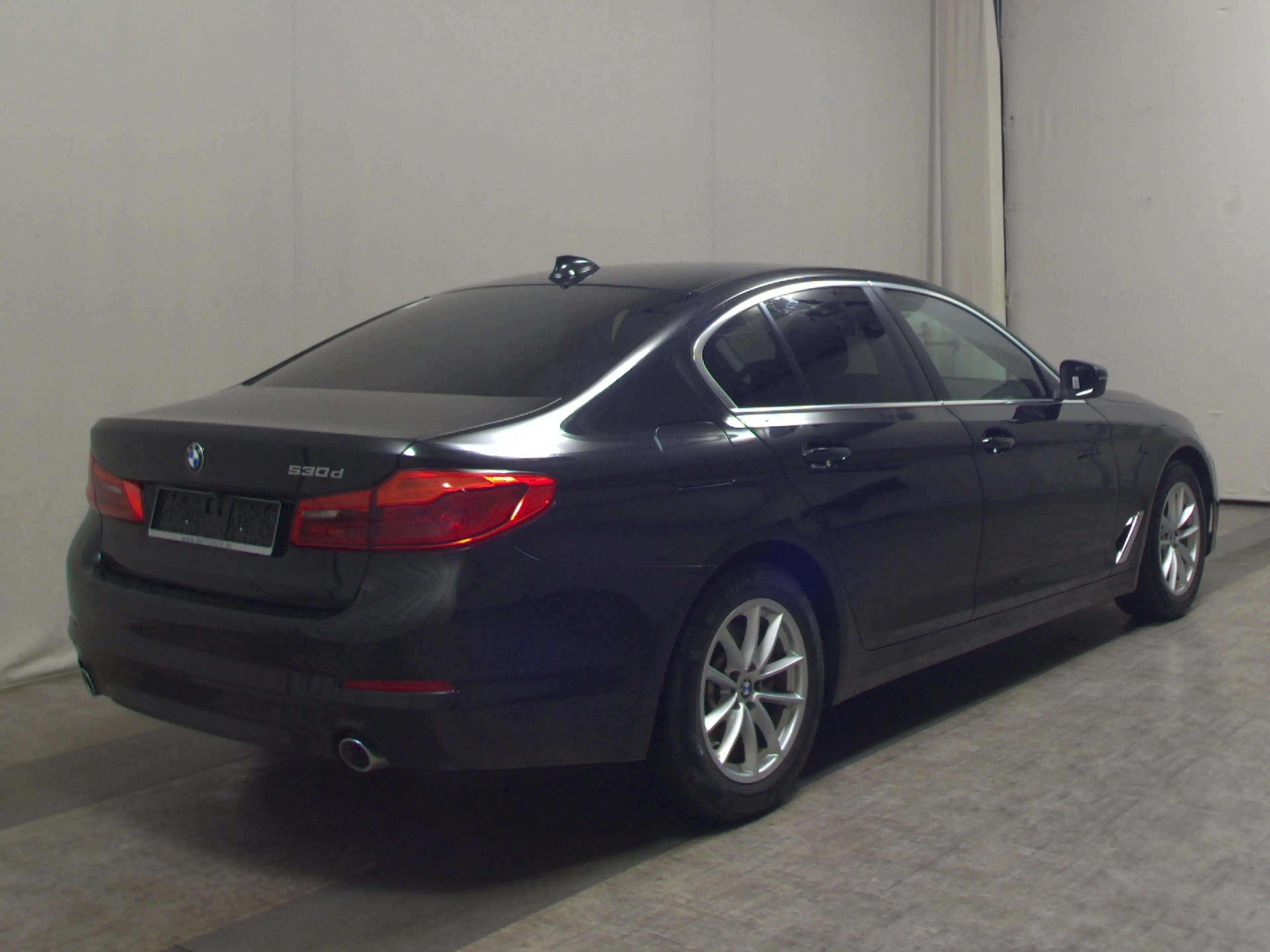 BMW 530 530DA NAVI KLIMAAUT RADIO TEMPO MFL SHZ VC PDC ACC LED LC prof. Kamera — photo 4