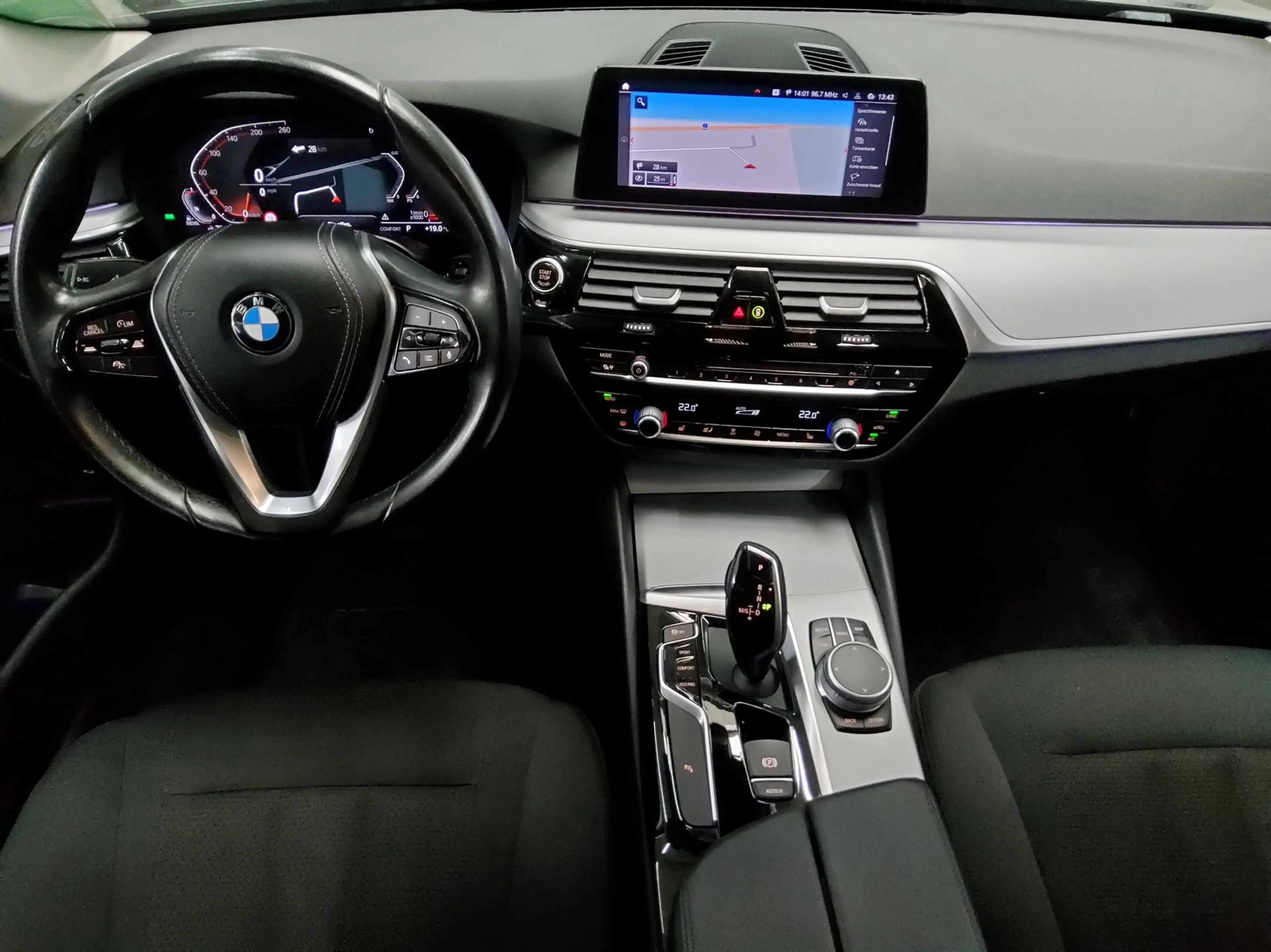BMW 530 530DA NAVI KLIMAAUT RADIO TEMPO MFL SHZ VC PDC ACC LED LC prof. Kamera — photo 5