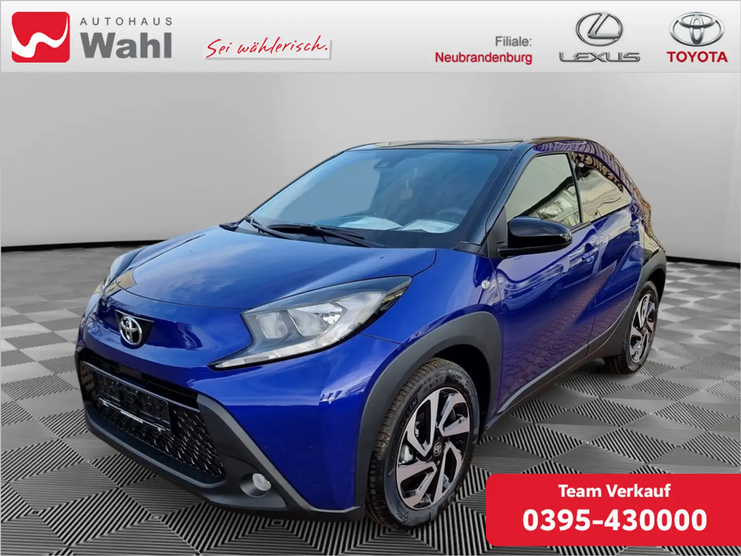 Toyota Aygo X 1.0 Teamplayer Modrá - 1