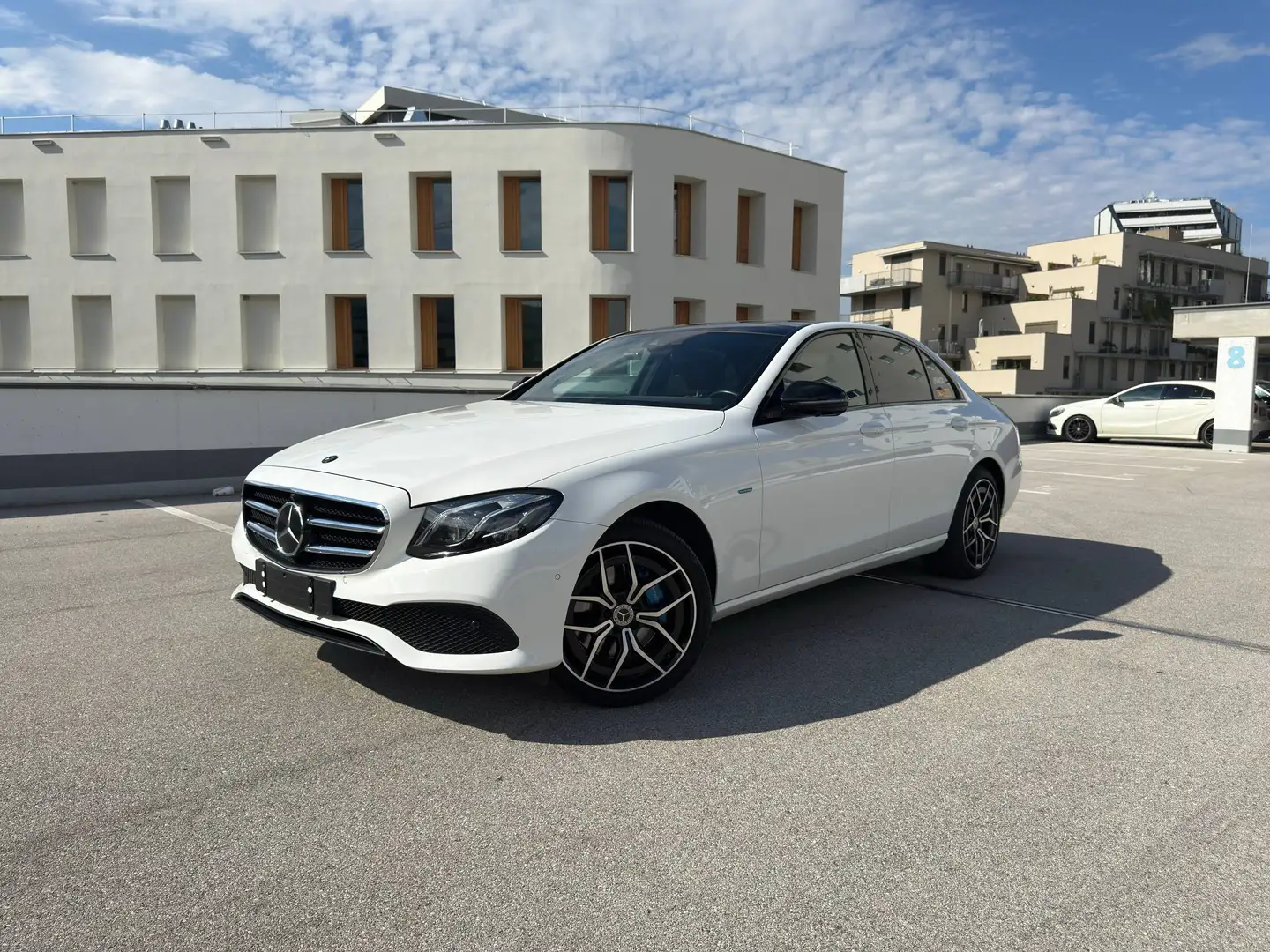Mercedes-Benz E 350 E 350e PHEV Avantgarde Aut. Avantgarde Weiß - 2