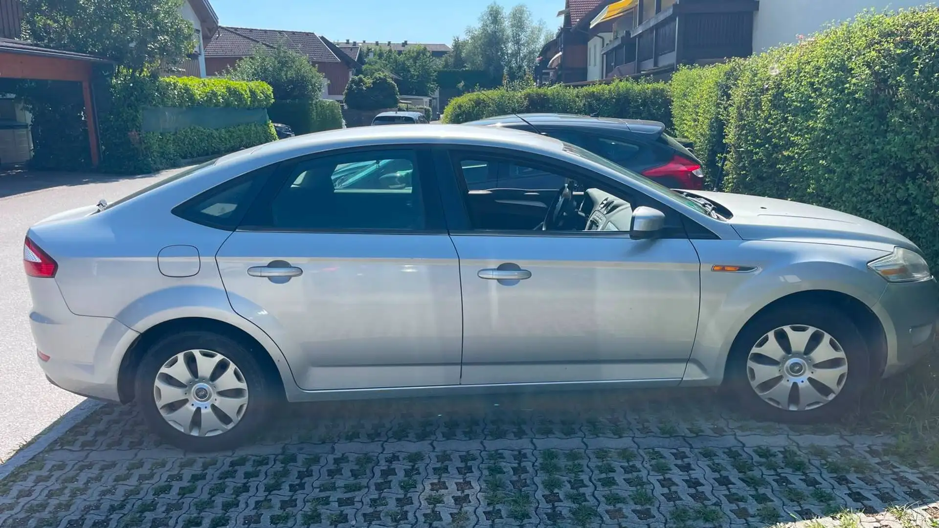 Ford Mondeo Mondeo Ambiente 2,0 TDCi DPF Ambiente Silber - 2