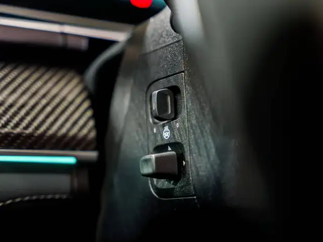 Mercedes-Benz GLS view 9