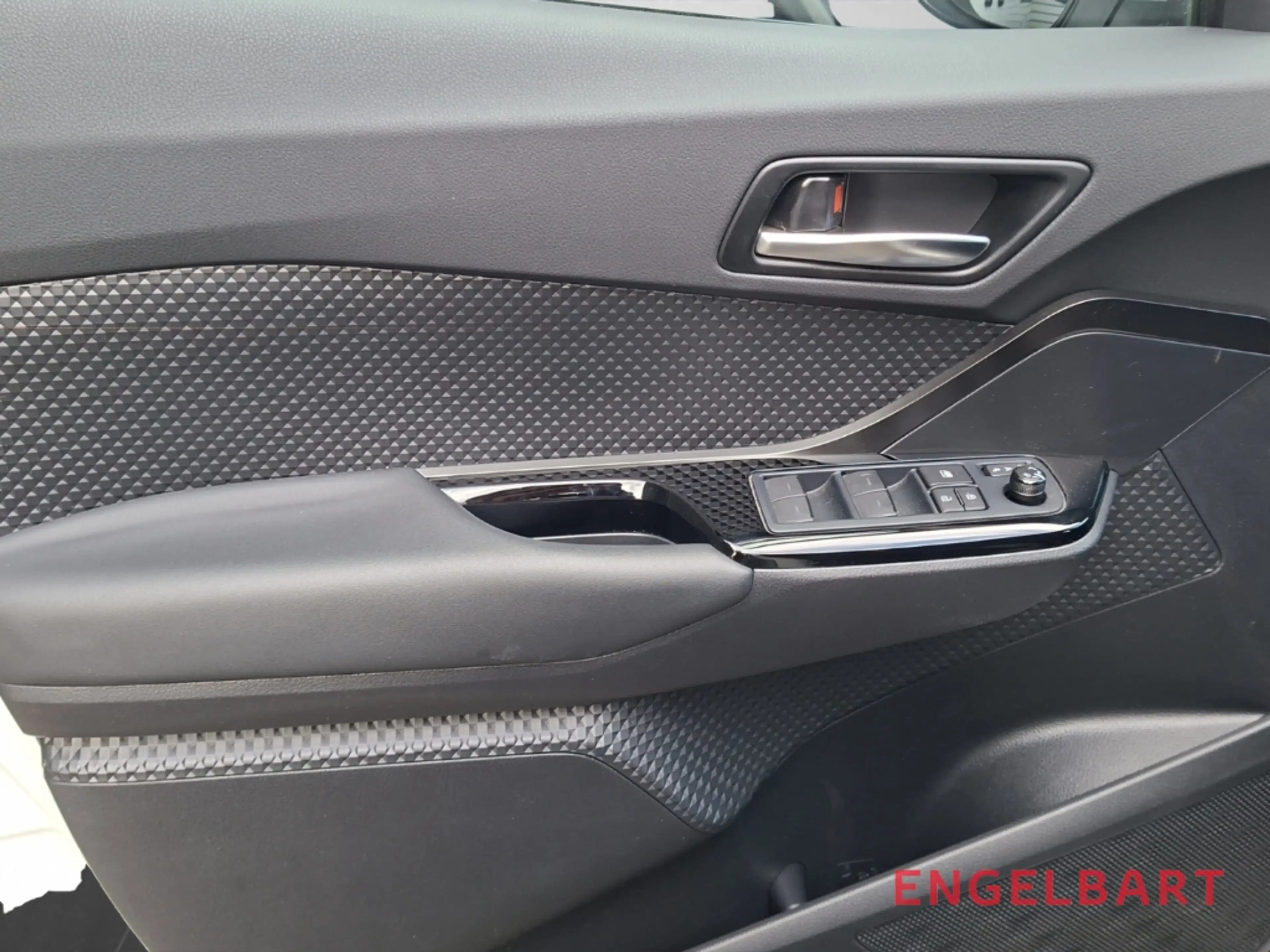 Toyota C-HR 2.0 Hybrid Team D NAVI Tempomat SHZ — photo 10