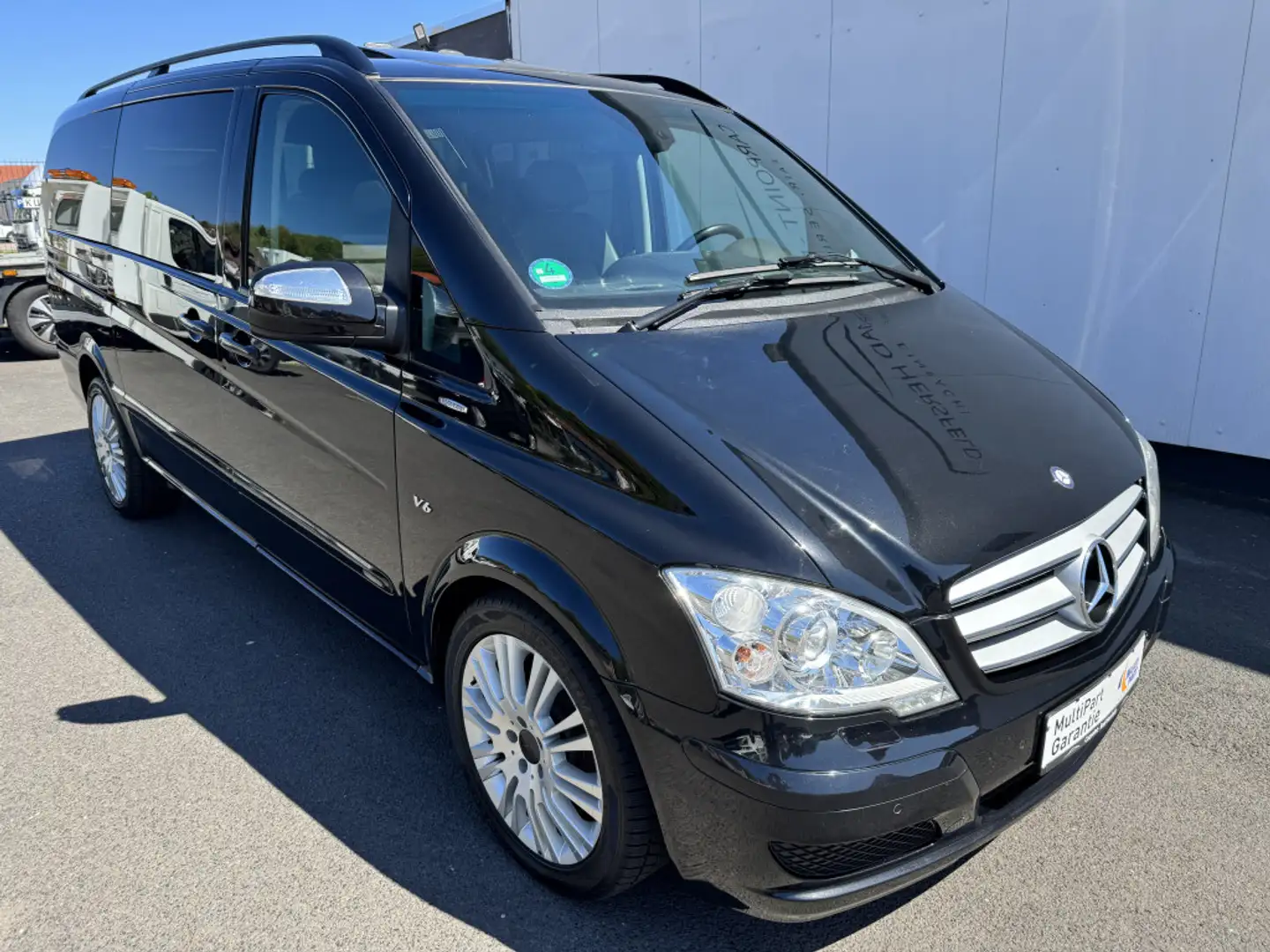 Mercedes-Benz Viano 3.0CDI lang BlueEfficiency Ambiente Editio Zwart - 2