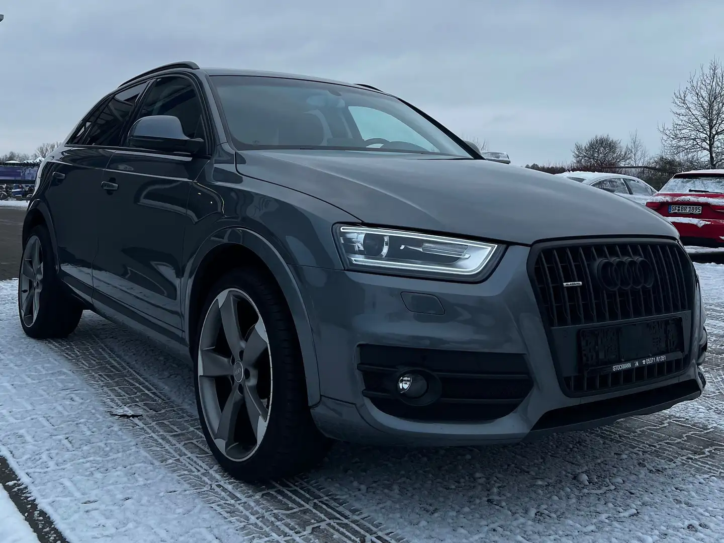 Audi Q3 2.0 TFSI quattro Grau - 2