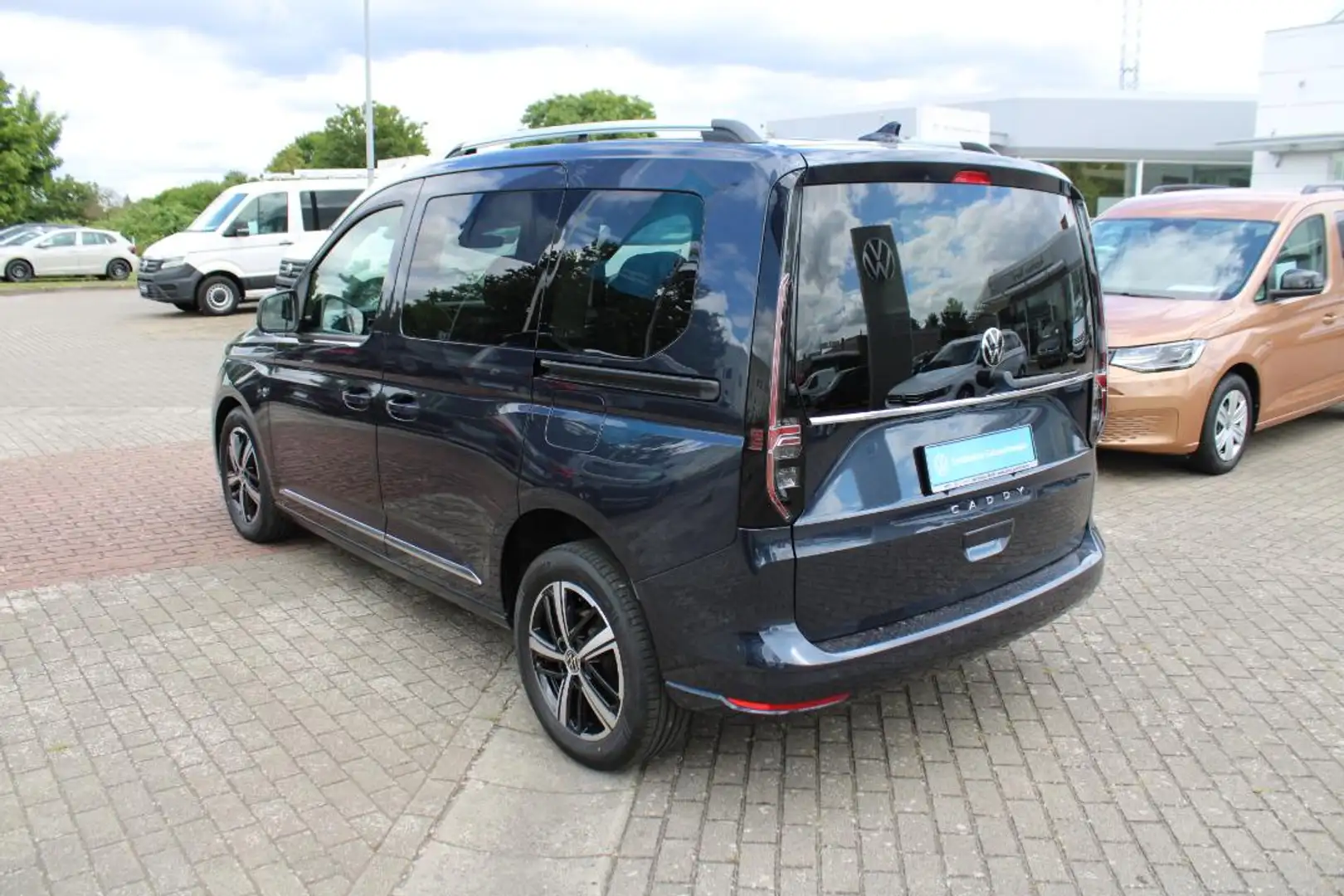 Volkswagen Caddy Style 2.0 TDI DSG 5-Sitzer Blau - 2