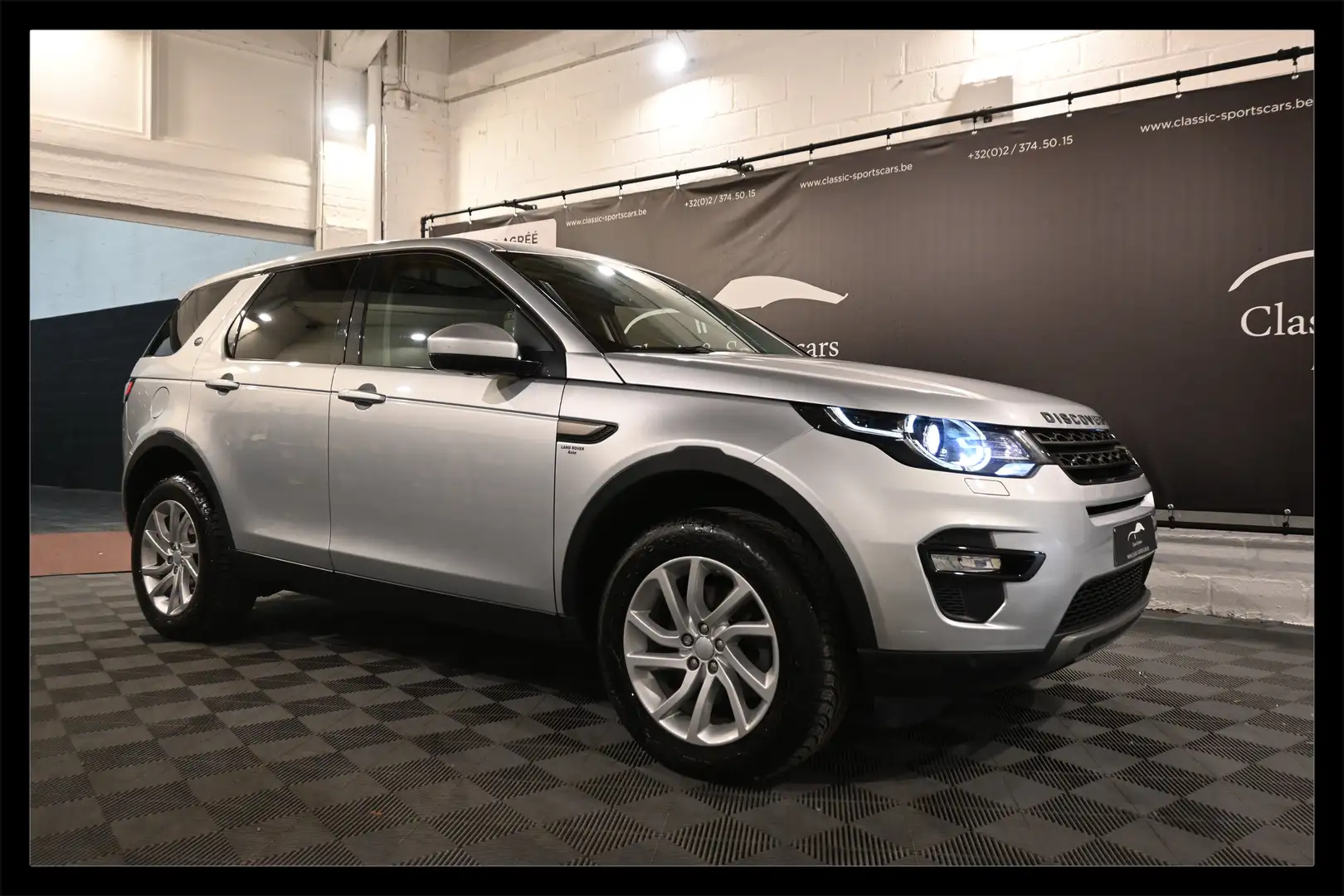 Land Rover Discovery Sport 2.0 TD4 HSE / AUTO / PANO / ATTELAGE / FULL !! Grijs - 1