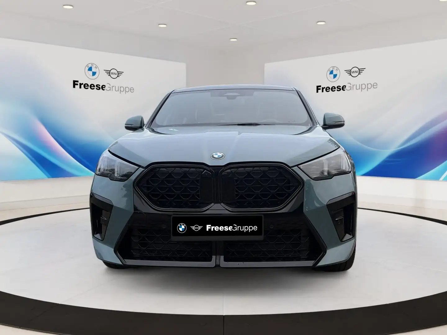 BMW X2 xDrive20d 360° HEAD-UP PANO RFK HIFI XDRIVE Grün - 2