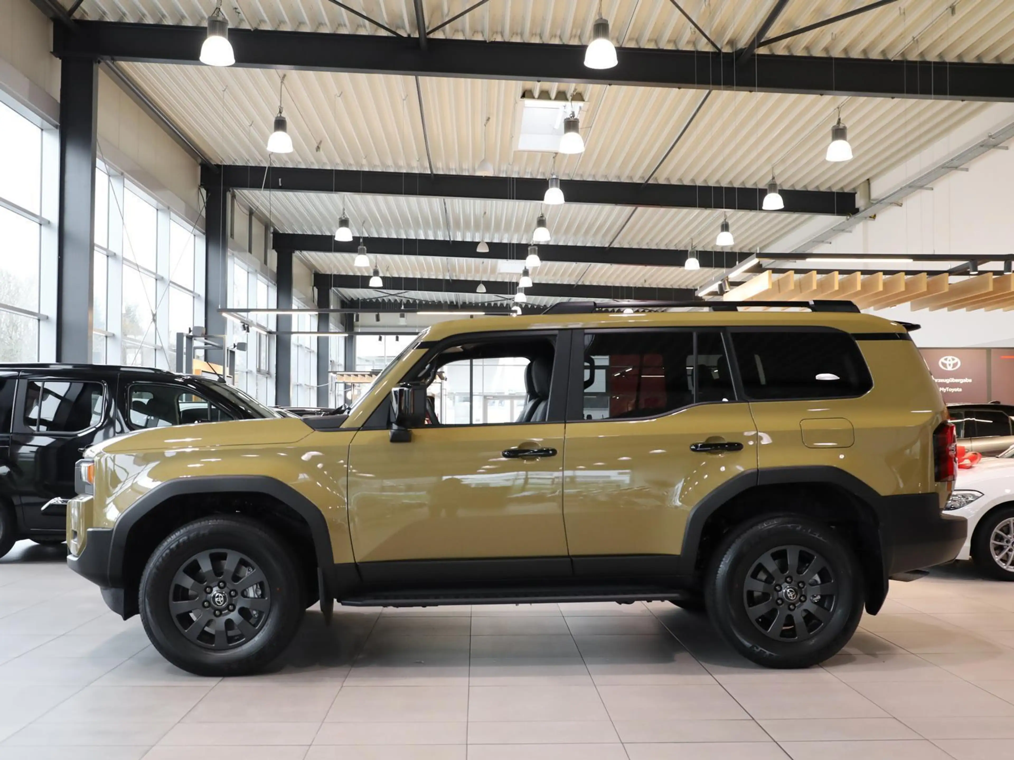 Toyota Land Cruiser 2.8 D-4D 4x4 Mild-HYBRID EXECUTIVE — photo 3