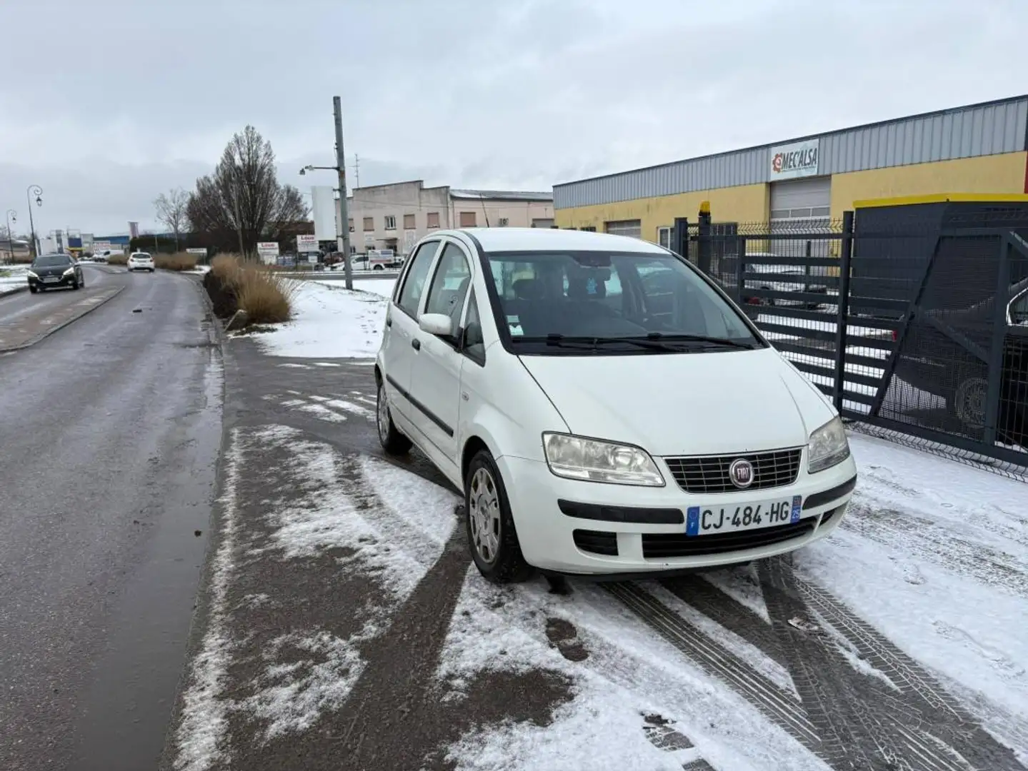Fiat Idea 1.4 16v 95ch Dynamic Blanc - 2