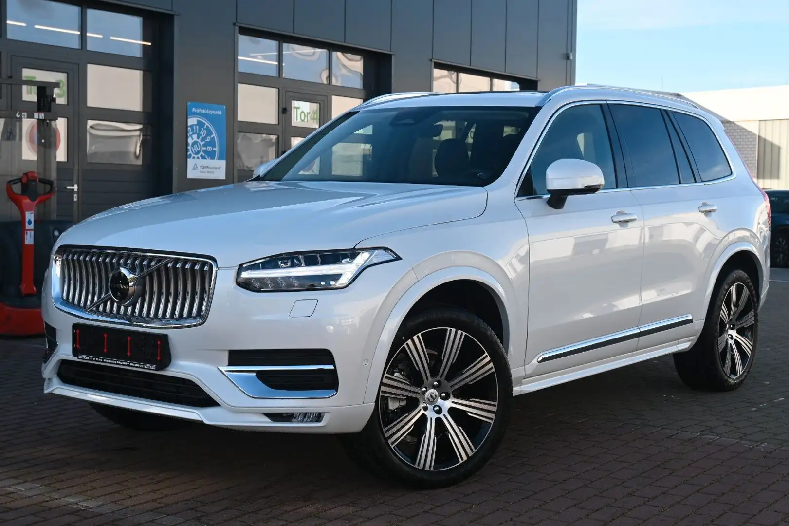 Volvo XC90 B5 D AWD Plus Bright*STHZ*360°*LUFT*ACC*7Si Weiß - 1