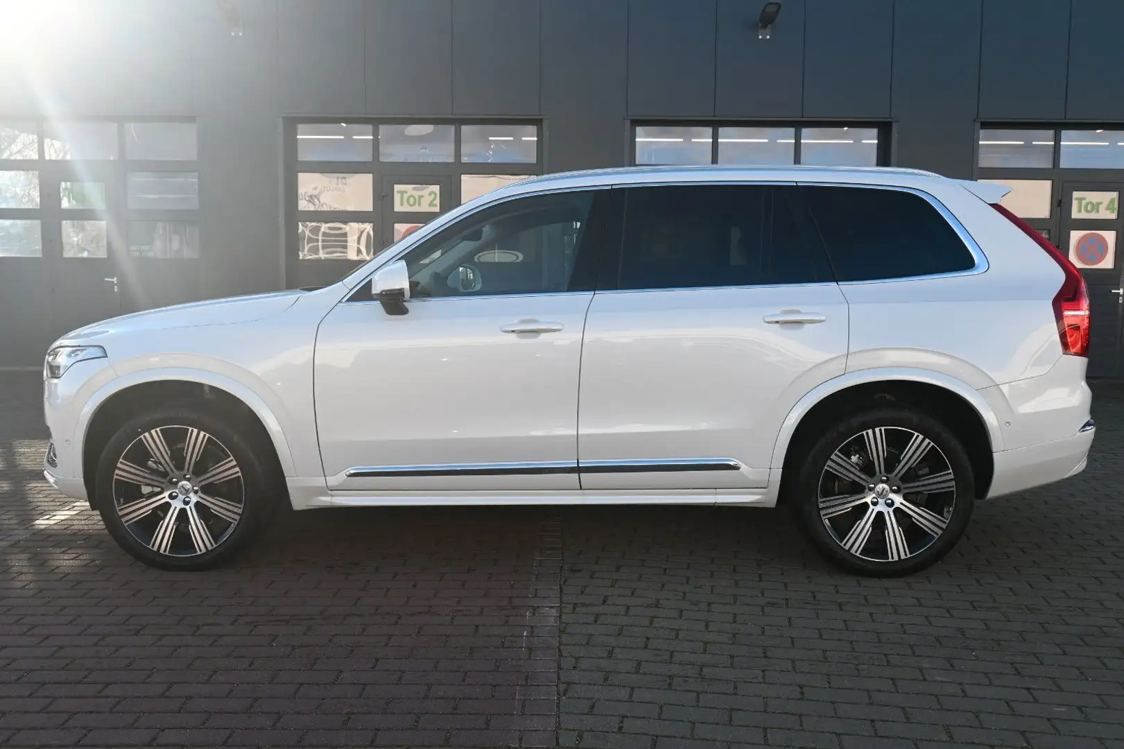 Volvo XC90 B5 D AWD Plus Bright*STHZ*360°*LUFT*ACC*7Si Weiß - 2