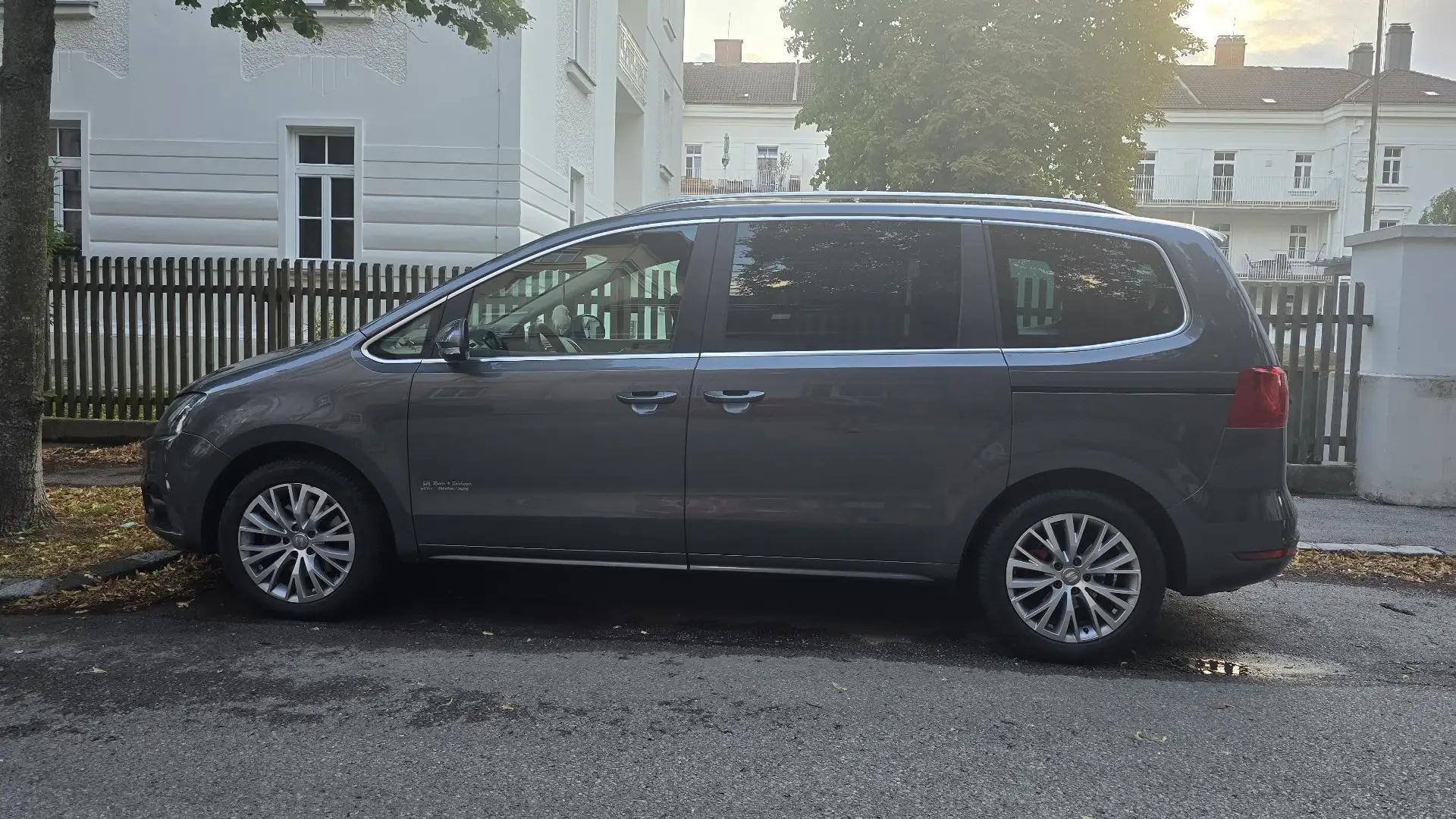 SEAT Alhambra Family 2,0 TDI Grau - 1