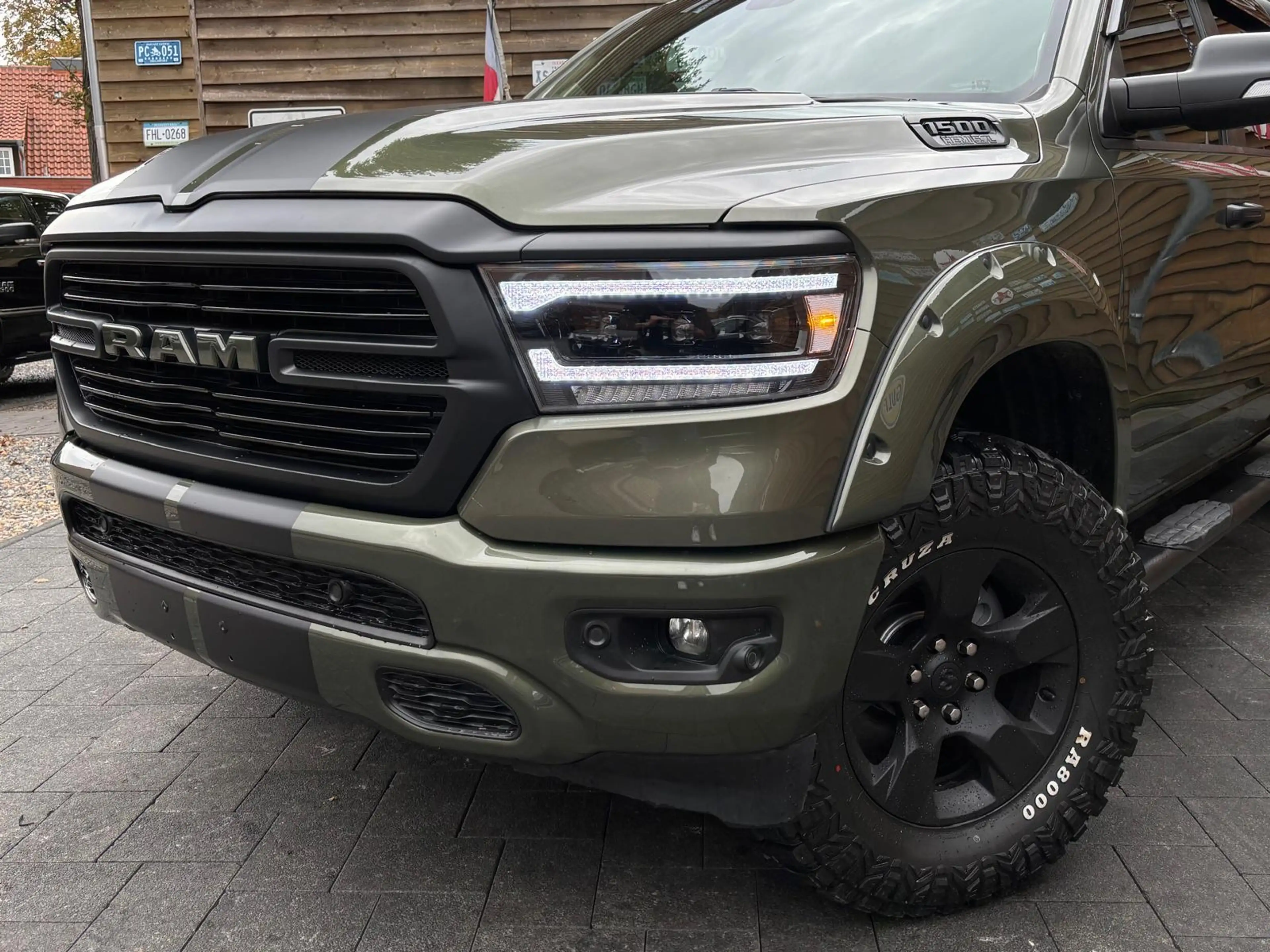 Dodge RAM 1500 5,7L BigHorn Crew Cab LED AHK 4x4 — photo 7