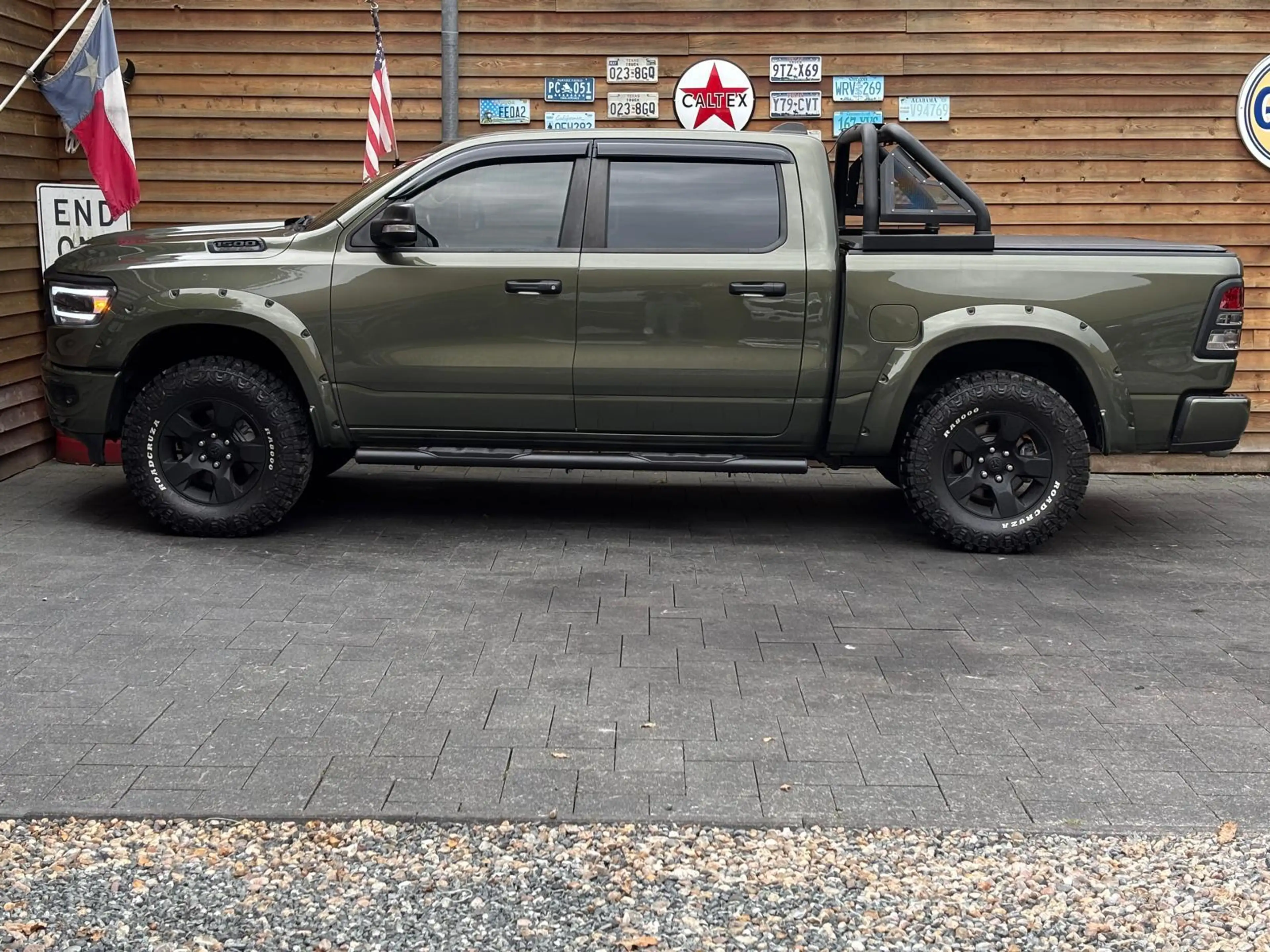 Dodge RAM 1500 5,7L BigHorn Crew Cab LED AHK 4x4 — photo 10