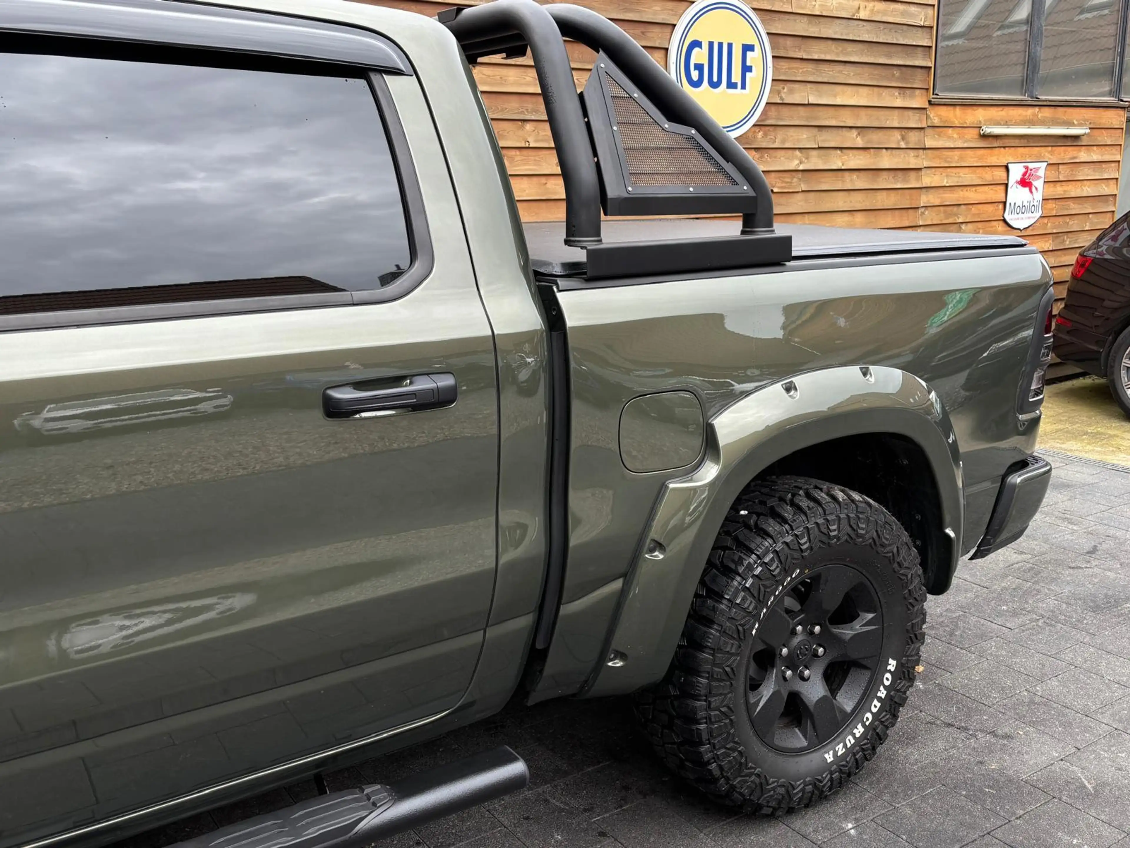 Dodge RAM 1500 5,7L BigHorn Crew Cab LED AHK 4x4 — photo 11