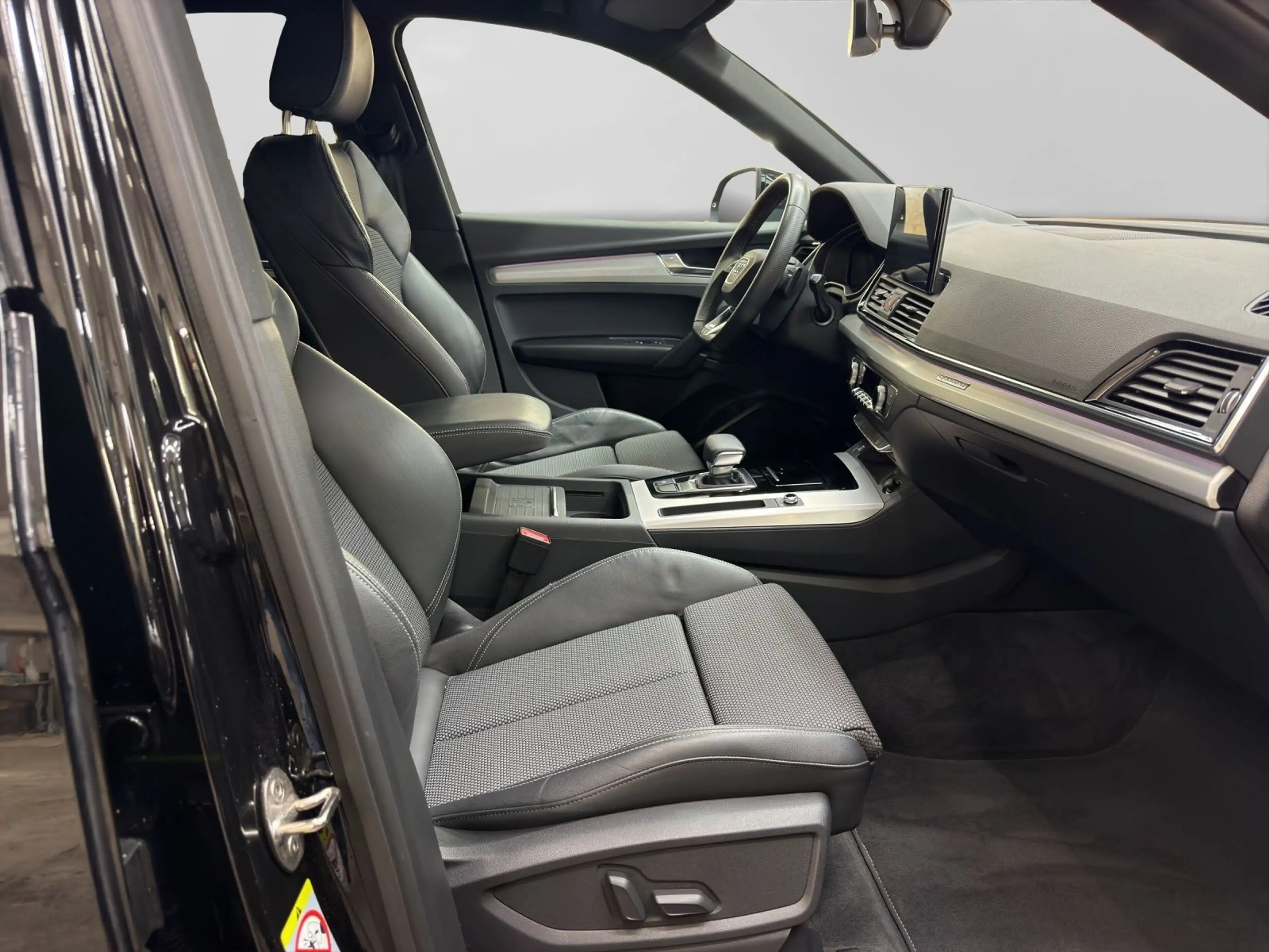Audi Q5 50 TFSIe S LINE AHK LM20 MATRIX NAVI+ — photo 4