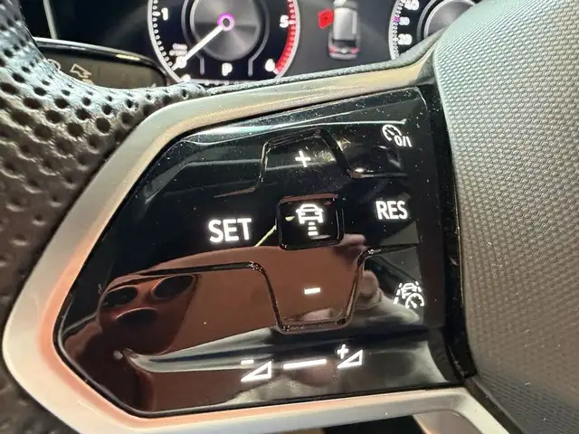 Volkswagen Touareg R-Line 4Motion Ansicht 26