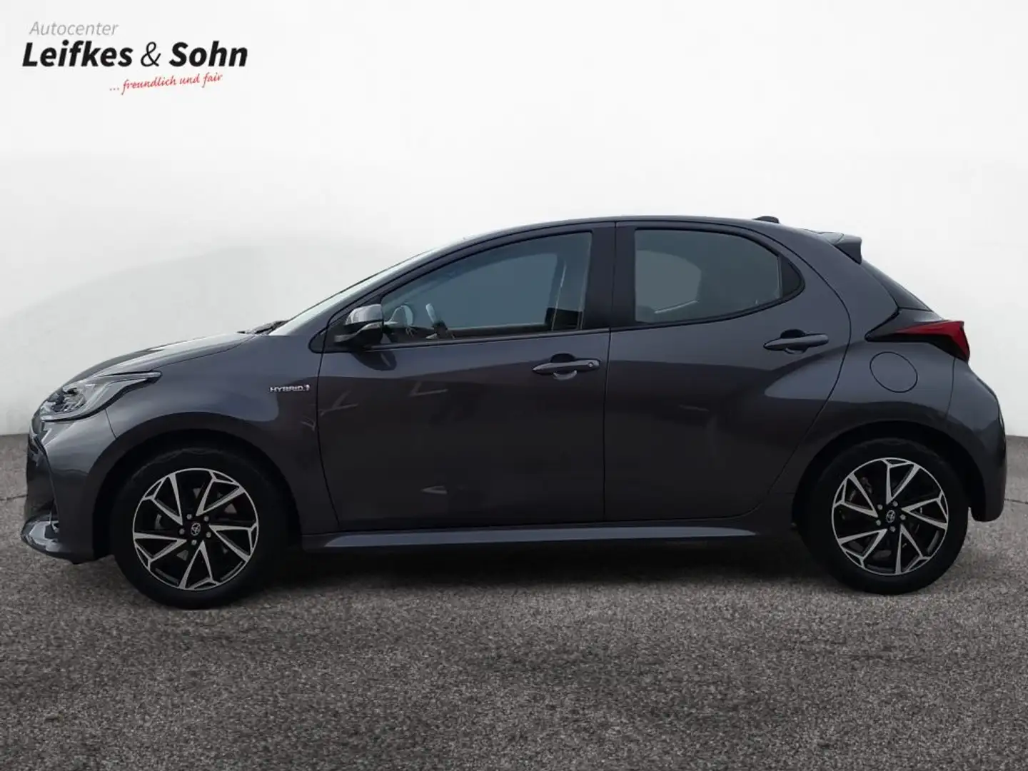 Toyota Yaris Hybrid 1.5  Club Gris - 2
