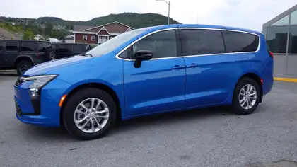 2027 Chrysler Pacifica Select AWD