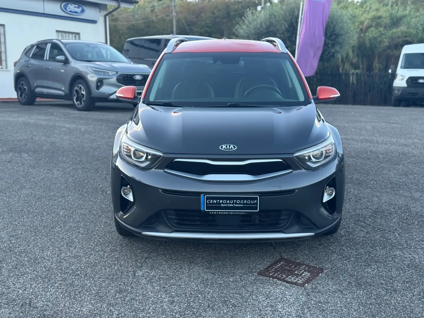 Kia Stonic Stonic 1.6 crdi Energy 110cv Gris - 1