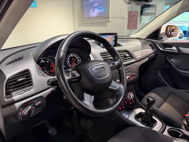 Audi Q3 view 20