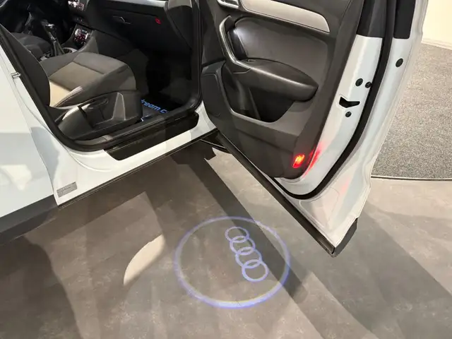 Audi Q3 view 30