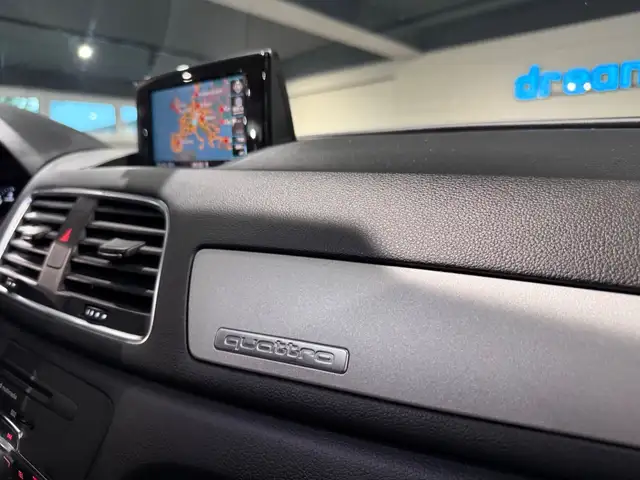 Audi Q3 view 27