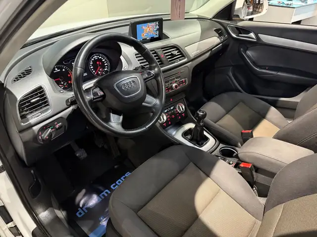 Audi Q3 view 19