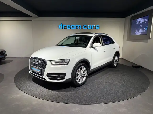 Audi Q3 view 6