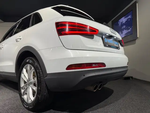 Audi Q3 view 9