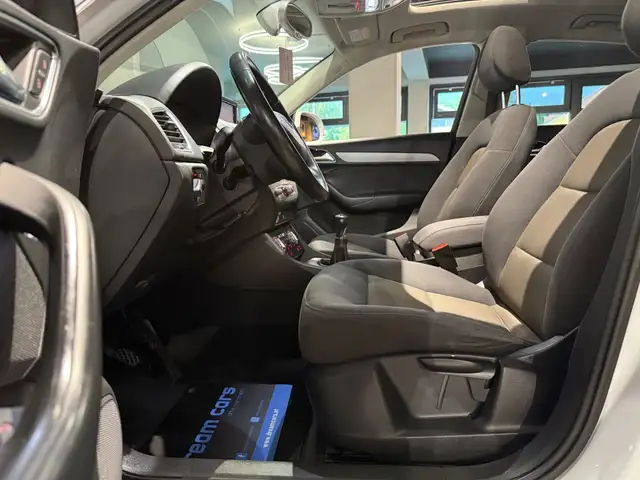 Audi Q3 view 23