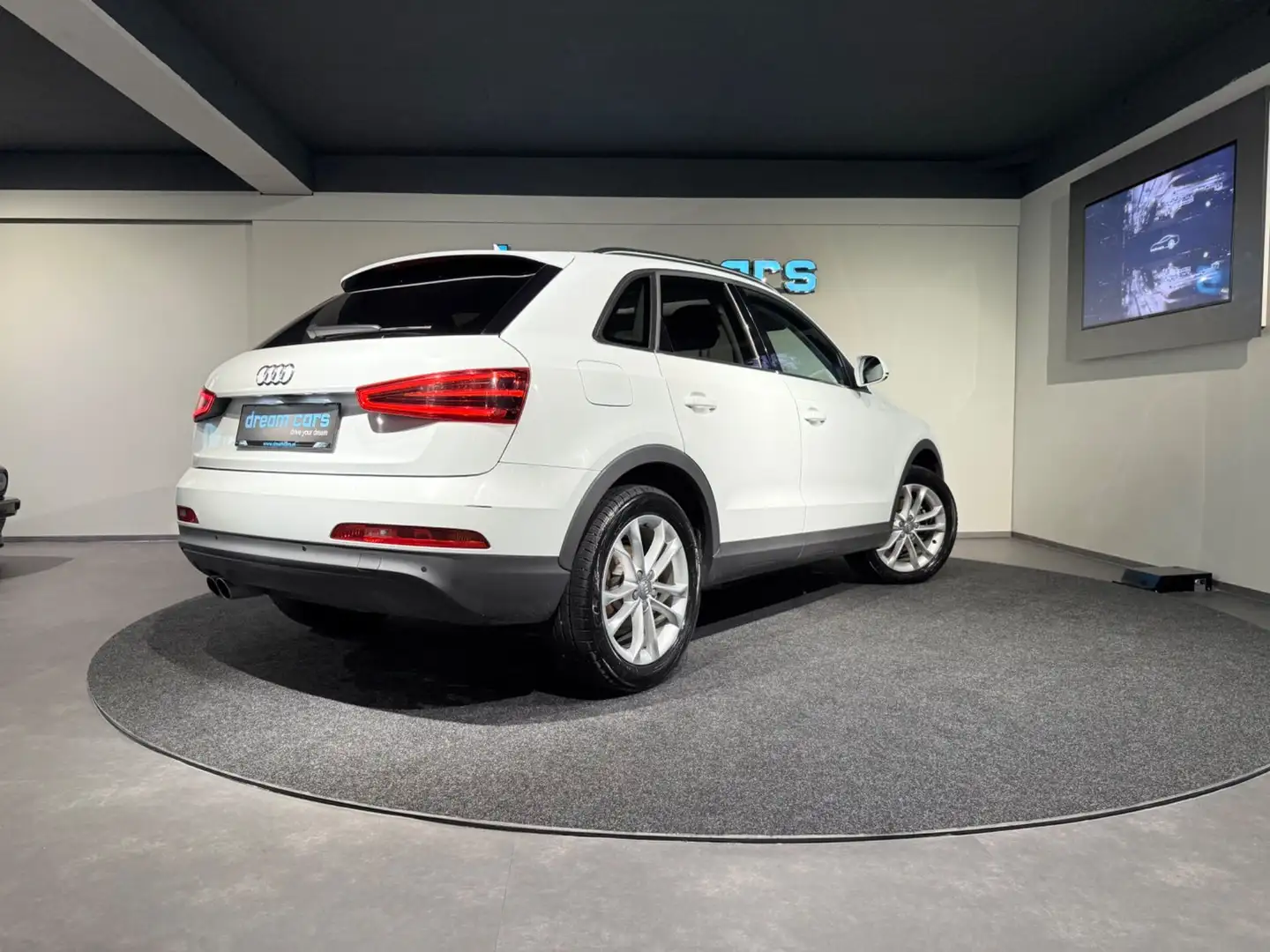 Audi Q3 2.0 TDI quattro / PANORAMA / ANHÄNGER / XENON / Weiß - 2