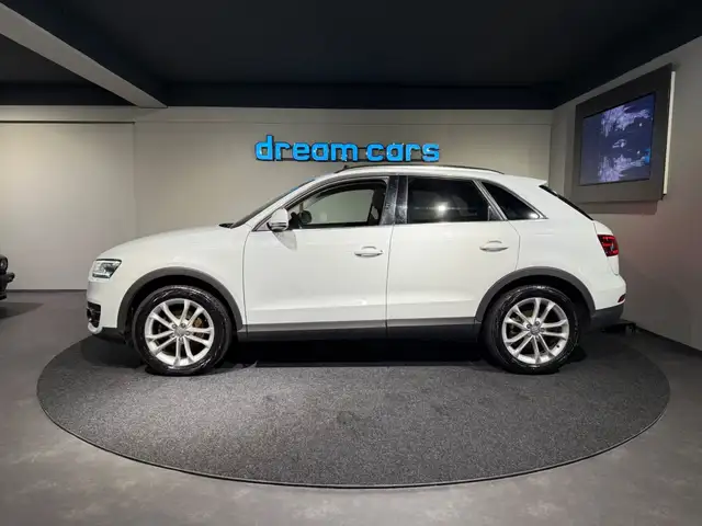 Audi Q3 view 14