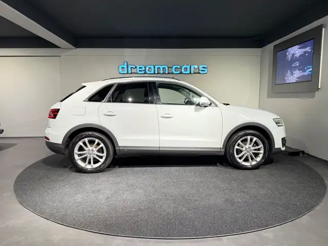 Audi Q3 view 13