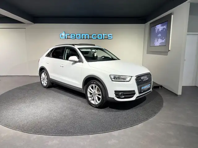 Audi Q3 view 11