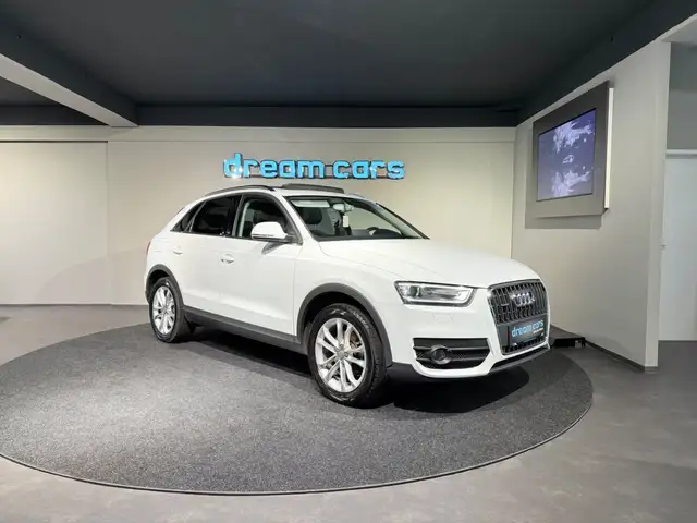 Audi Q3 view 5