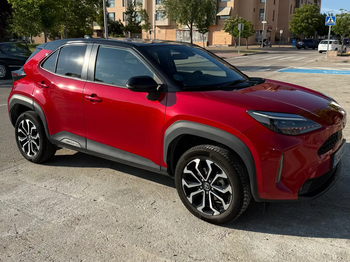 Toyota Yaris Cross Yaris Cross 120H Style Bi-Tono Style Bi-Tono Rojo - 1