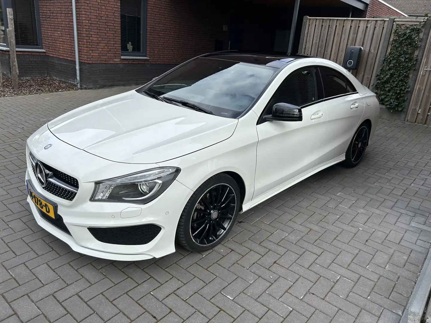 Mercedes-Benz CLA 200 Orange Art Edition AMG - 2