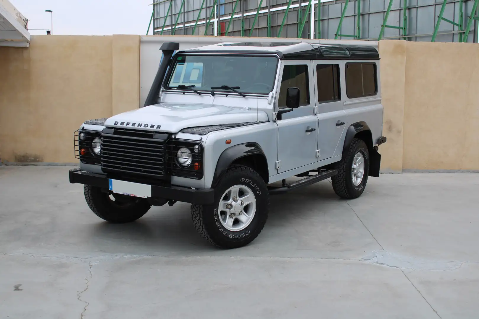 Land Rover Defender 110 SW E Gris - 1