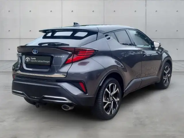 Toyota C-HR view 2