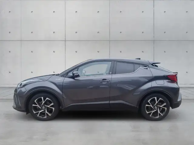 Toyota C-HR view 3
